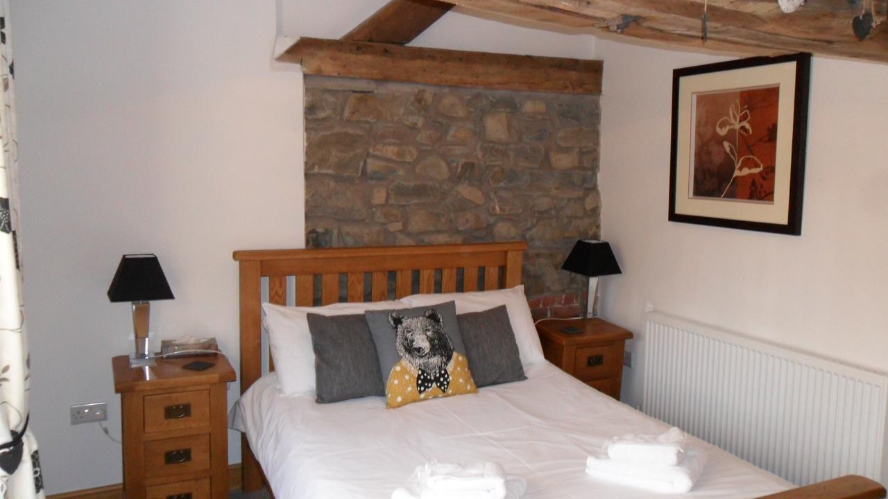 The Bear Bed & Breakfast Rhayader Exterior photo